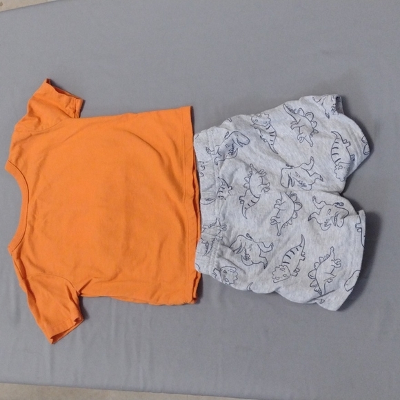 Dino Summer Lot* Boys 18mo* 4 T-shirts 1 short* Good/Great Used Condition* - Picture 3 of 7